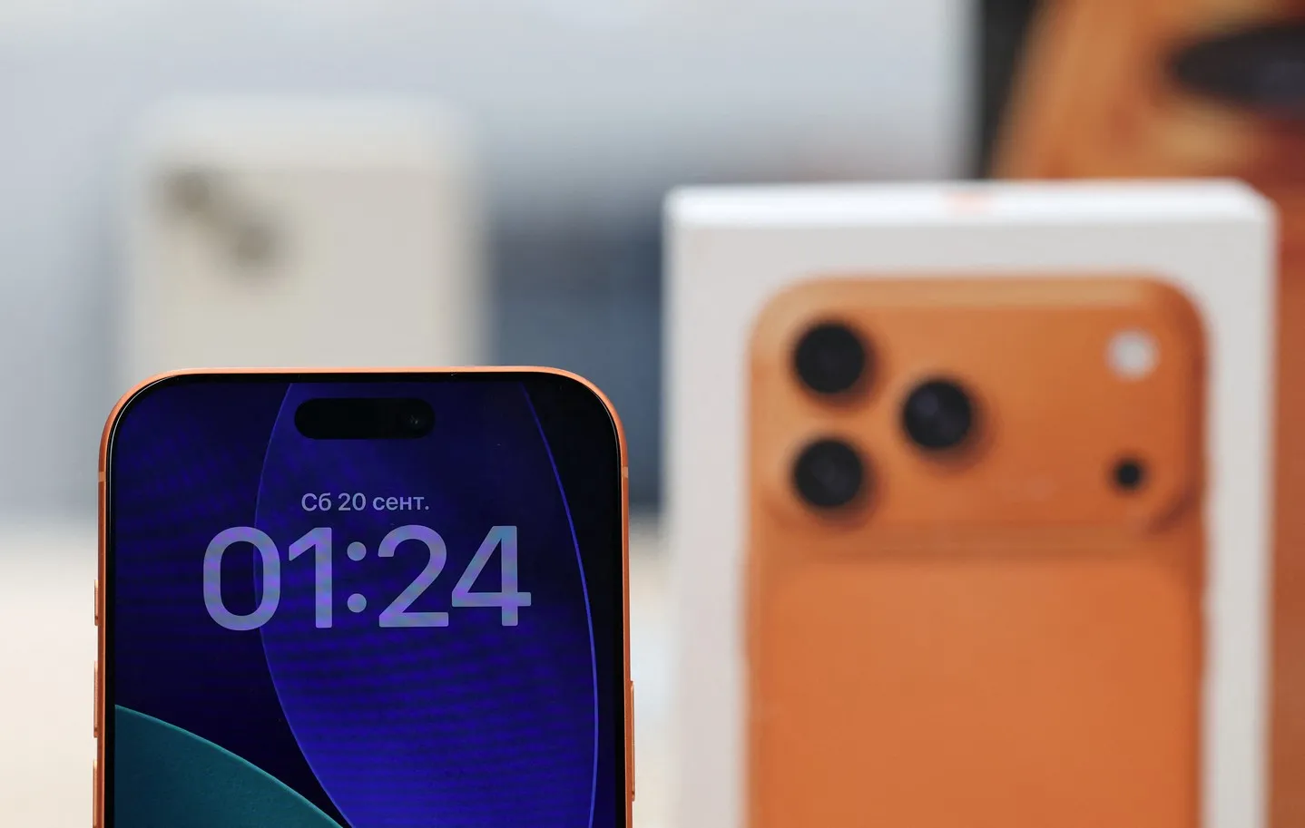 Apple Hits Record iPhone Sales Amid AI Hurdles, Teams Up with Google to Enhance Siri second image